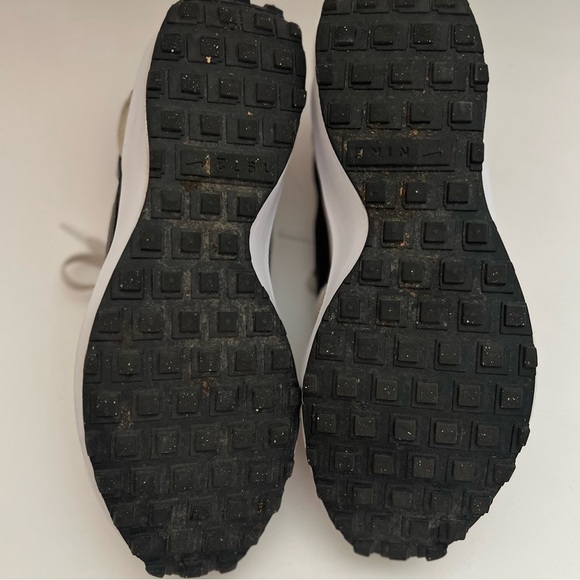 Nike Women's Waffle Debut Running Shoe, Sanddrift Black Phantom White, 9 US - Picture 6 of 6